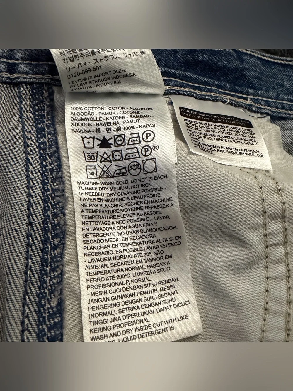 Levi’s Button Front Medium Wash Denim Mini Skirt with Front Pockets